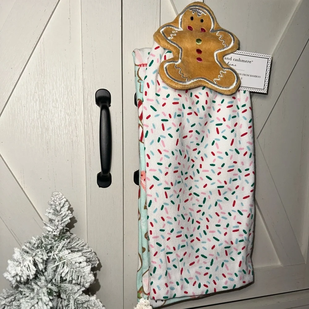 Cupcakes & Cashmere Pastel Mint Gingerbread Hanging Kitchen Towels Set of 2